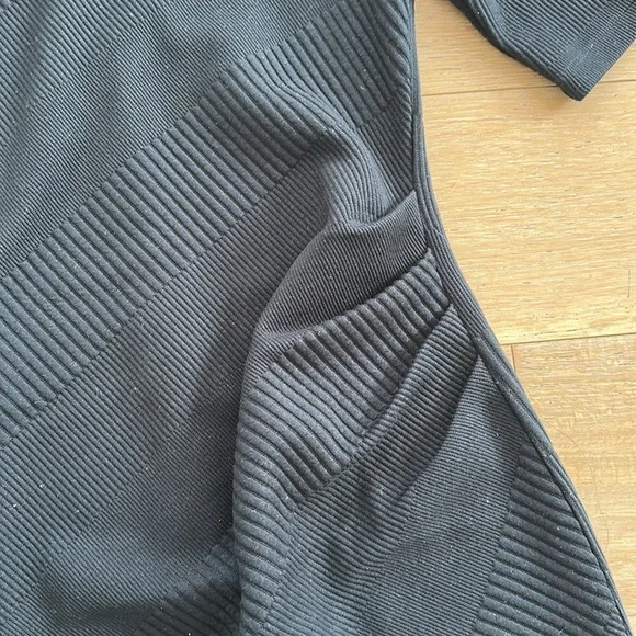 Modern Citizen asymmetric collar dark navy ribbed midi dress - Gorgeous! - Picture 3 of 6